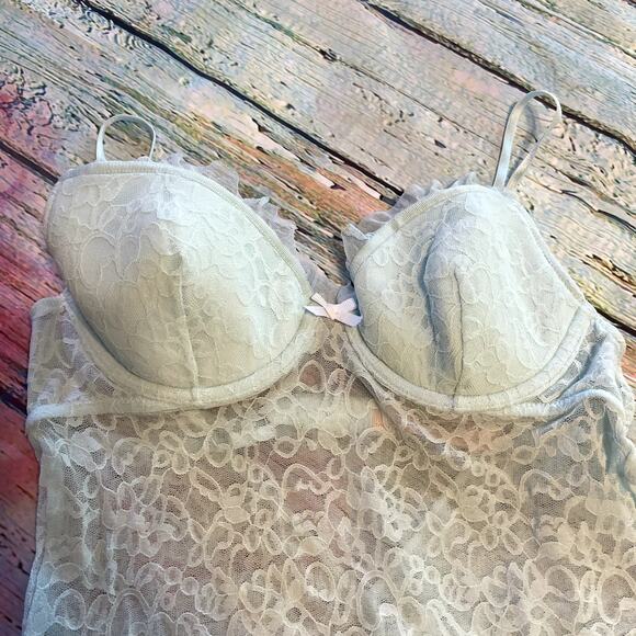 Victoria's Secret Lacie Slip Womens Medium Light Blue Lingerie Lace Ruffle Back - Picture 2 of 6